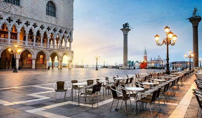 Venice restaurant fined with €20,000 for charging tourists nearly €1,143 for a Steak and fried Fish