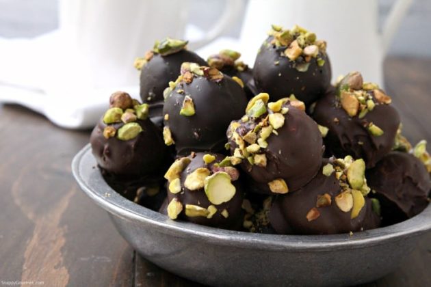 Recipe: Cannoli Cream Chocolate Truffles | This is Italy