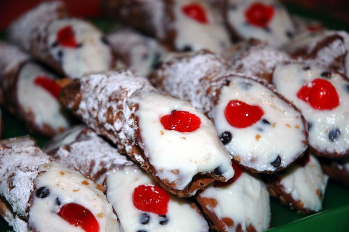 Cannoli The Queen Of The Italian Sweets This Is Italy