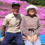 husband-plants-thousands-of-flowers-for-his-blind-wife-to-smell