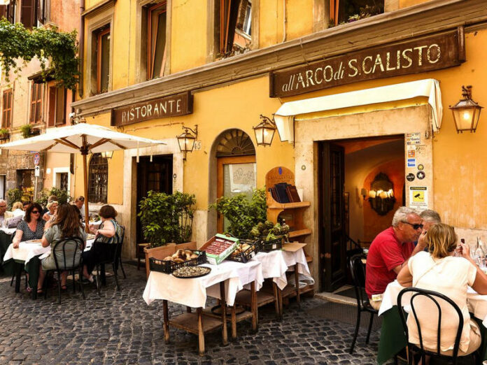 Eating Out in Italy: Restaurant Etiquette & Dining Tips Eating Out in Italy like a local